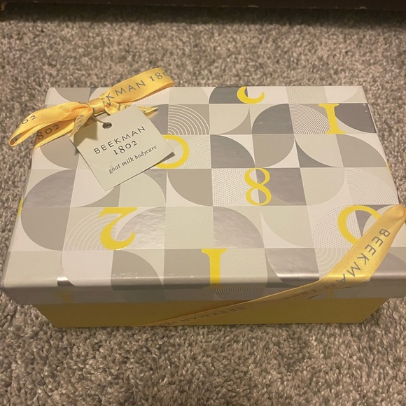 NWT Beekman 1802 goat milk boxed gift set - Picture 3 of 4